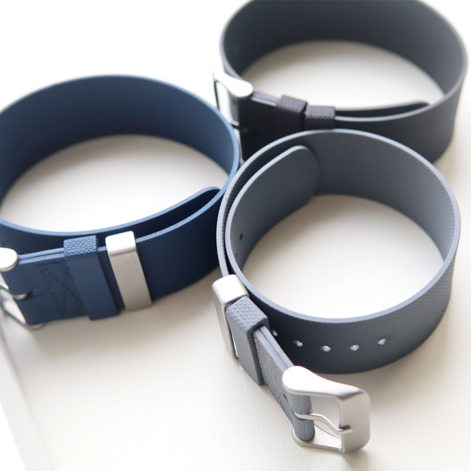 New Arrival 20/22mm Popular One Piece Style FKM Watch Strap Fluorine Rubber Watch Strap Bracelet With Matte 304L SS Buckle And FKM Keeper