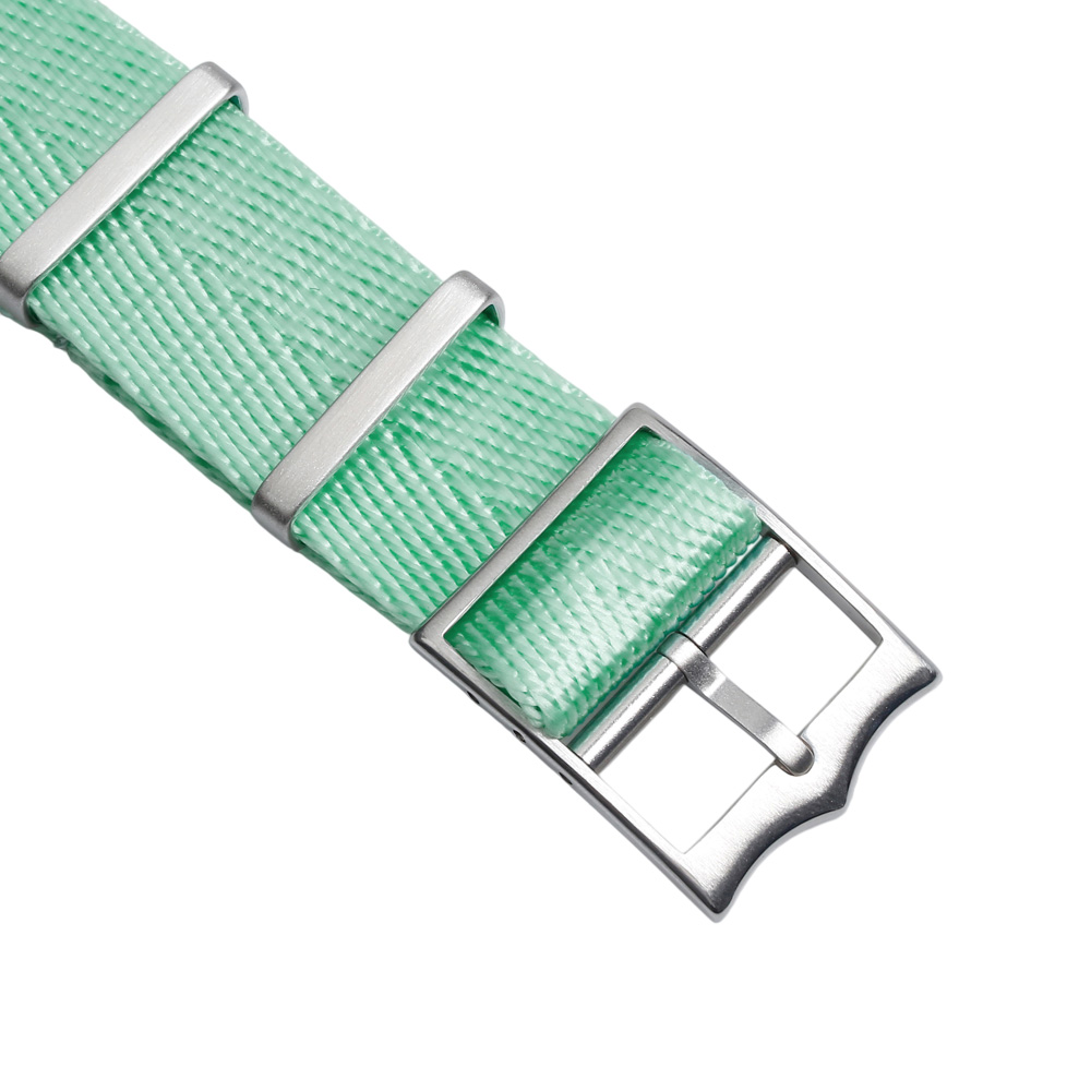 The Science Behind Advanced Moisture-Wicking Watch Bands And How High-density Herringbone Weaves Prevent Skin Irritation During Extended Deep-Sea Saturation Diving Missions
