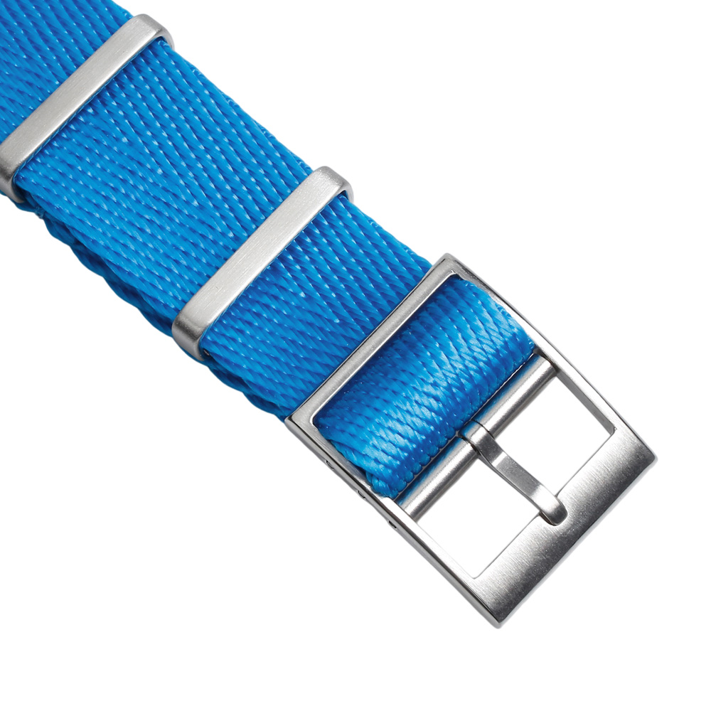 Discover The Thermal-regulating Properties Of Our Advanced Herringbone Weave Watch Straps Designed To Survive Extreme Environments From Deep-sea Dives To Alpine Climbs