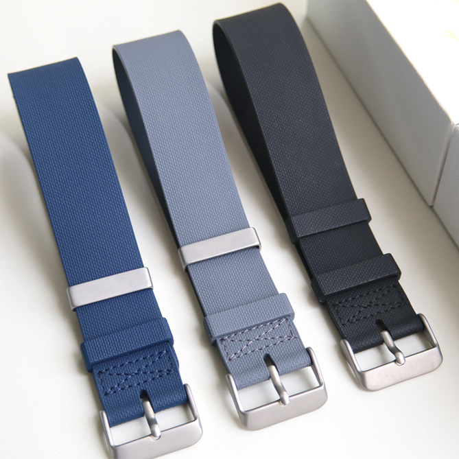 New Arrival 20/22mm Popular One Piece Style FKM Watch Strap Fluorine Rubber Watch Strap Bracelet With Matte 304L SS Buckle And FKM Keeper